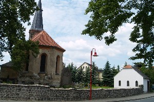 Kirche auf dem Friedhof in Albrechtshain