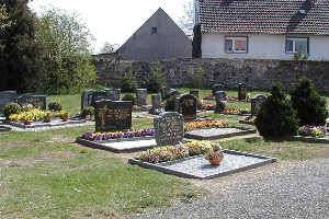 Gräber auf dem Friedhof Ballendorf