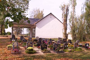 Gräber auf dem Friedhof Burkartshain