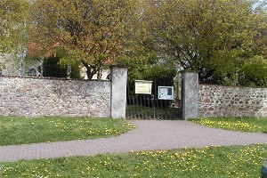 Eingang zum Friedhof Dewitz