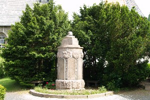 Denkmal auf dem Friedhof Döben
