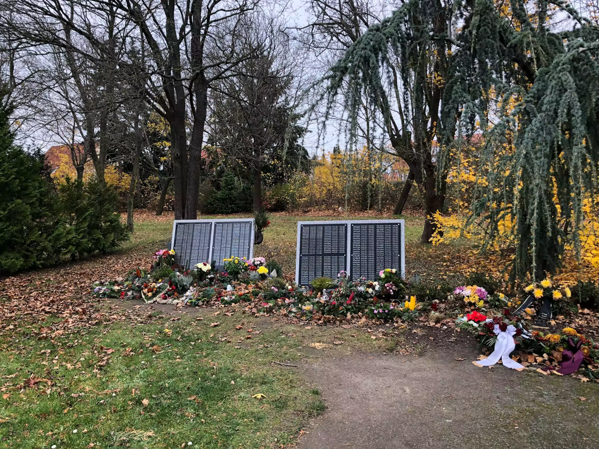 Urnengemeinschaftsanlage auf dem Friedhof Eilenburg Mansberg