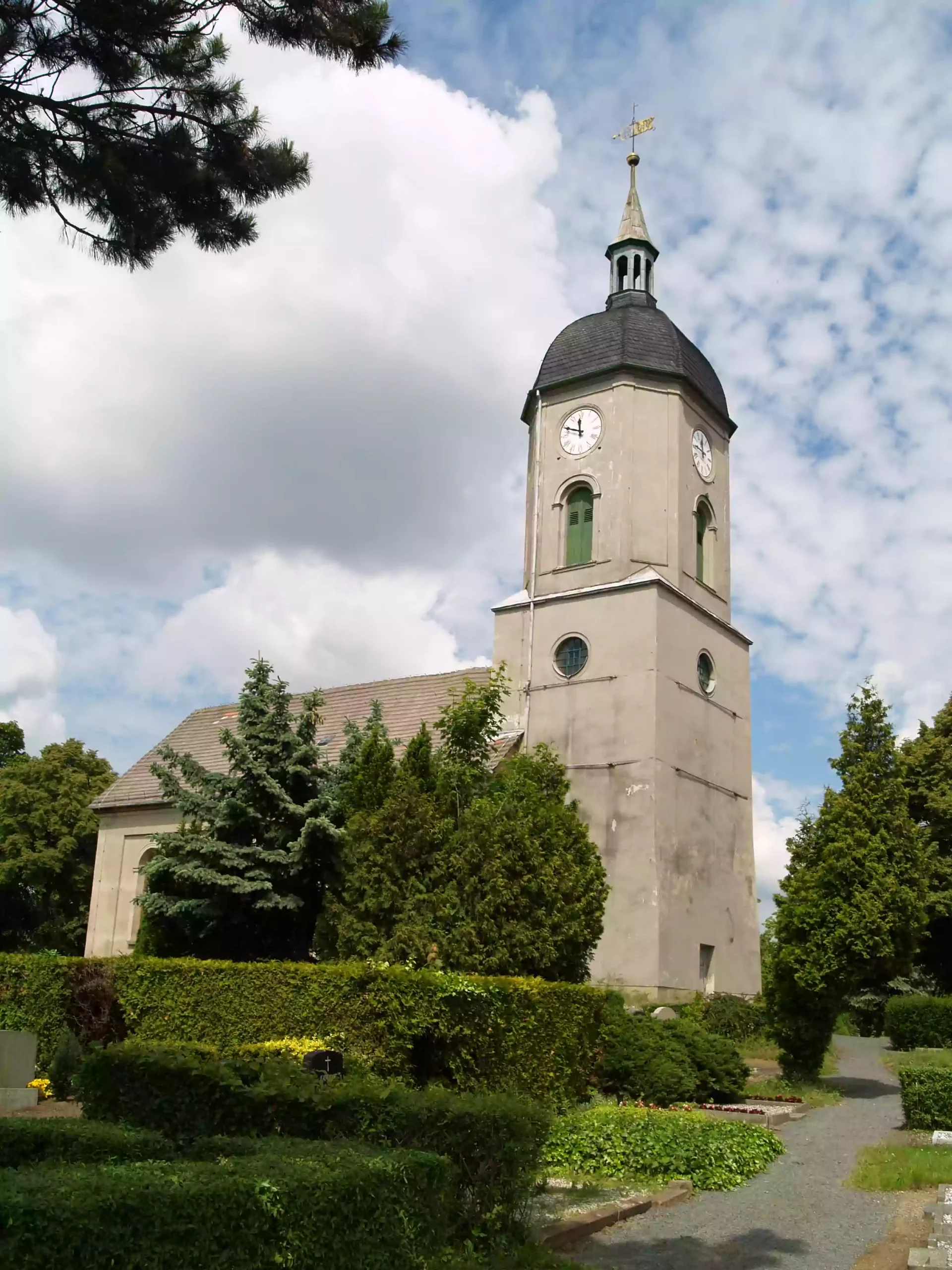 Kirche auf dem Friedhof Engelsdorf