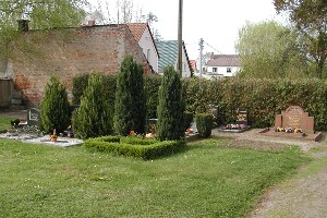 Gräber auf dem Friedhof Espenhain