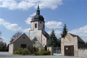 Kirche auf dem Friedhof Falkenhain