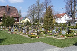 Gräber auf dem Friedhof Falkenhain