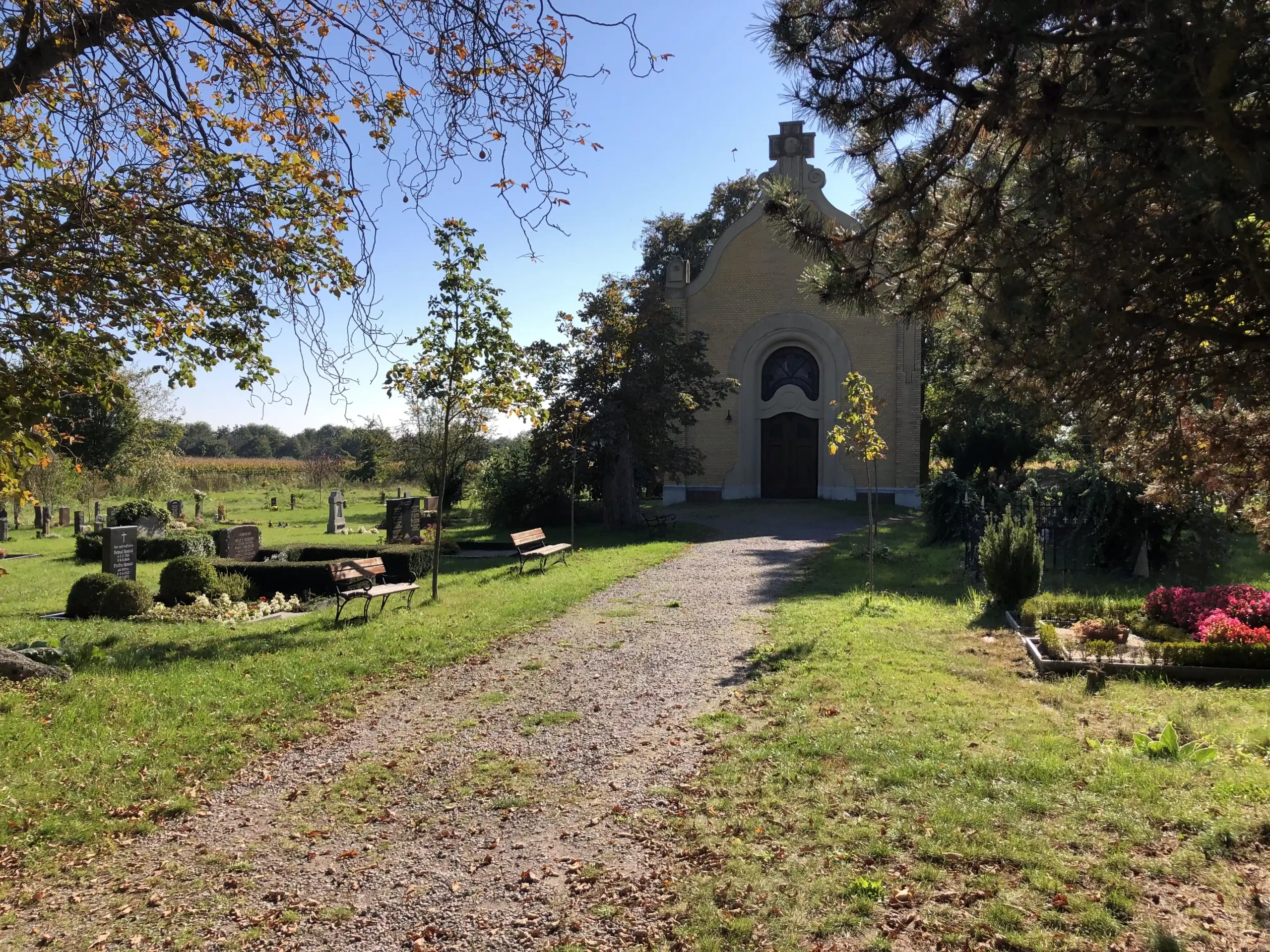 Kirche auf dem Friedhof Lindenthal