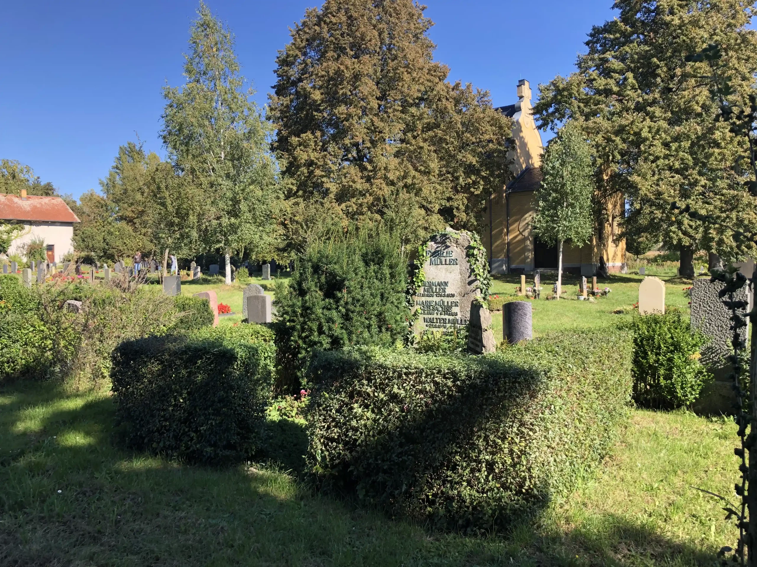 Gräber auf dem Friedhof Lindenthal
