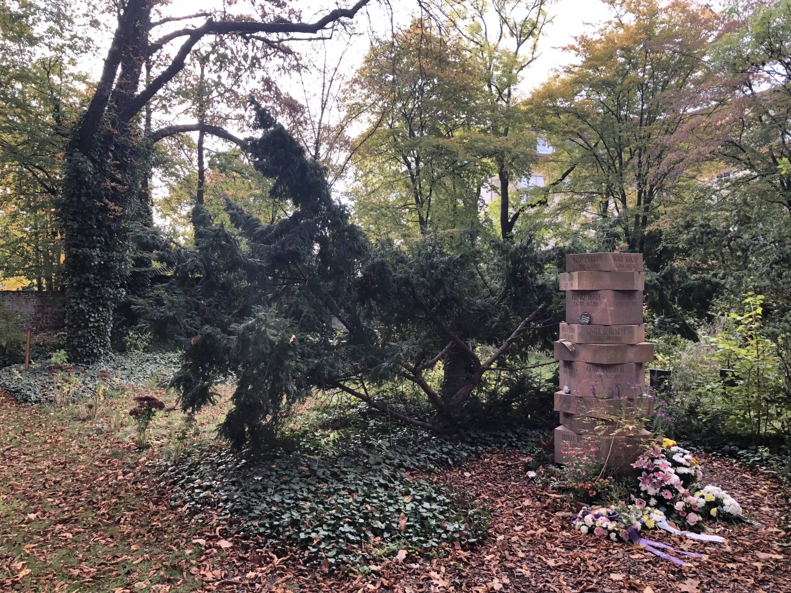 Denkmal auf dem Friedhof Lößnig