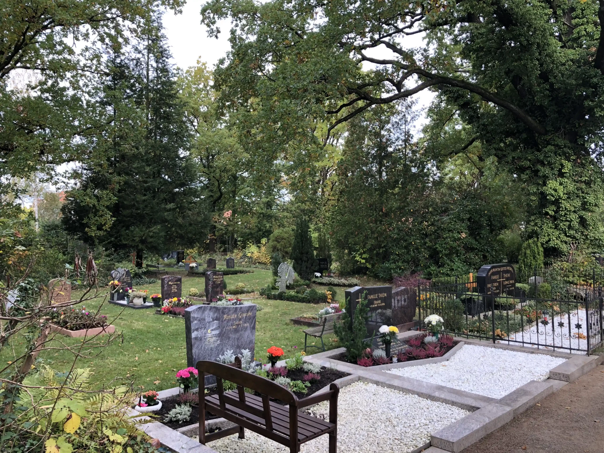 Gräber auf dem Friedhof Zöbigkerstraße