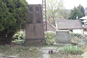 Denkmal auf dem Friedhof Grethen