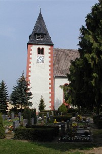Kirche auf dem Friedhof Großbardau
