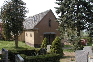 Trauerhalle auf dem Friedhof Großbardau