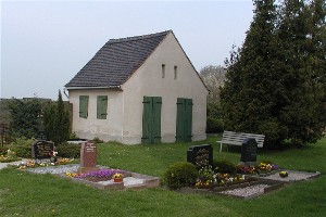 Trauerhalle auf dem Friedhof Großpötzschau