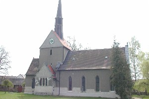 Kirche auf dem Friedhof Großsteinberg