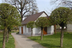 Trauerhalle auf dem Friedhof Großsteinberg