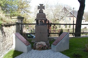 Denkmal auf dem Friedhof Großzschepa