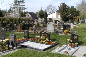 Gräber auf dem Friedhof Glüdengossa