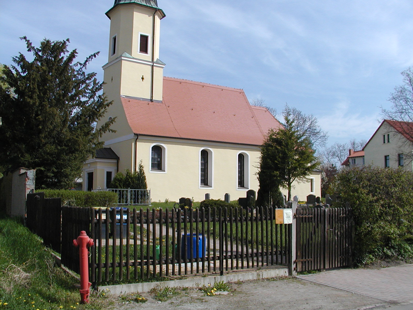 Kirche auf dem Friedhof Glüdengossa