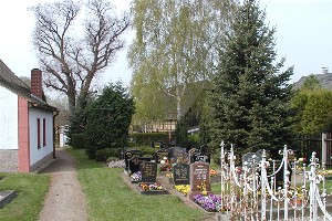 Gräber auf dem Friedhof Hainichen