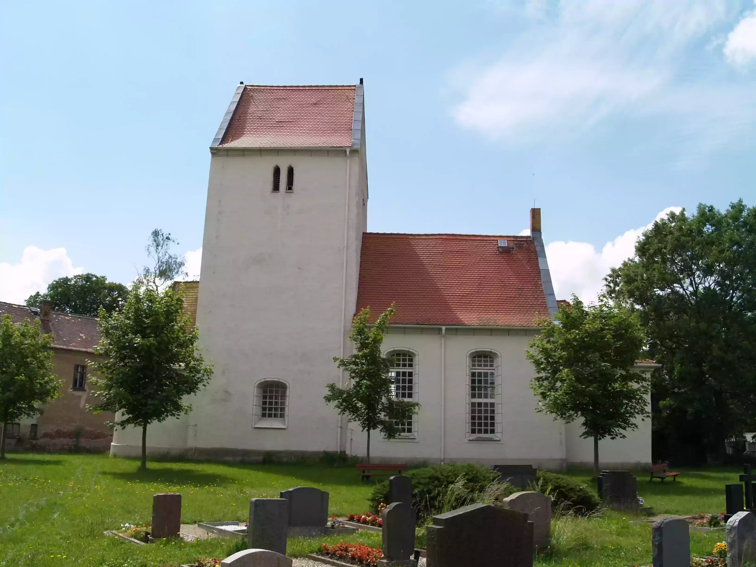 Kirche auf dem Friedhof Hirschfeld