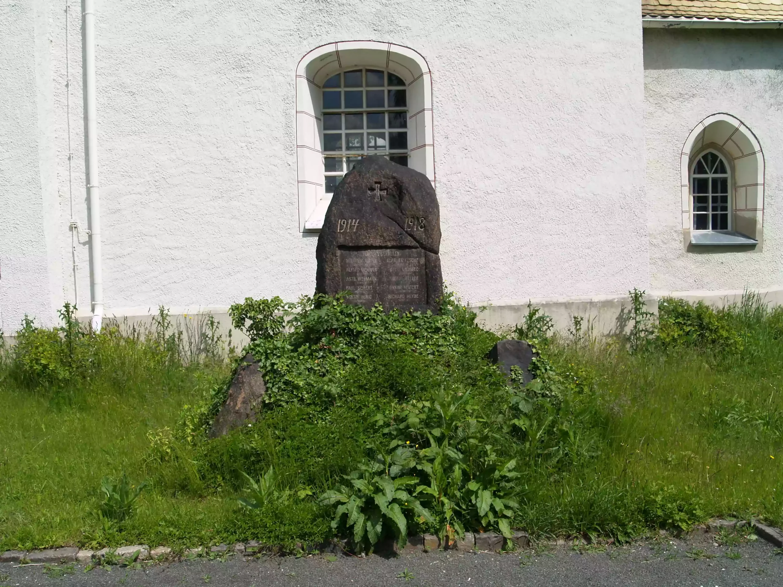 Denkmal auf dem Friedhof Hirschfeld