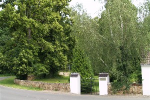 Eingang zum Friedhof Höfgen