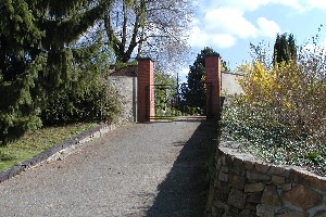 Eingang zum Friedhof Hohburg
