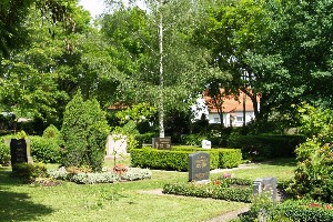 Gräber auf dem Friedhof Holzhausen