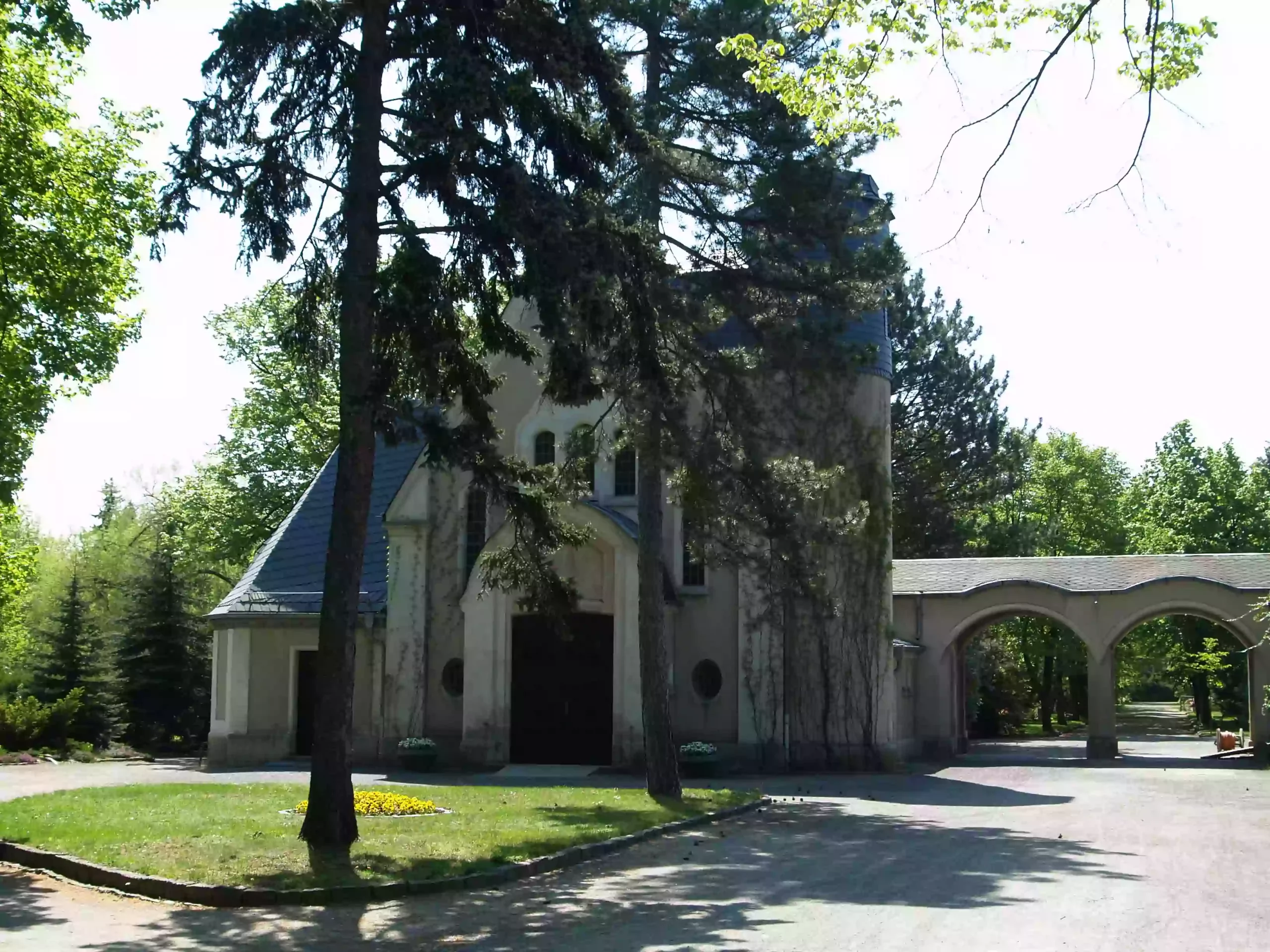 Kirche auf dem Friedhof Kleinpösna