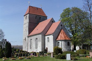 Kirche auf dem Friedhof Klinga