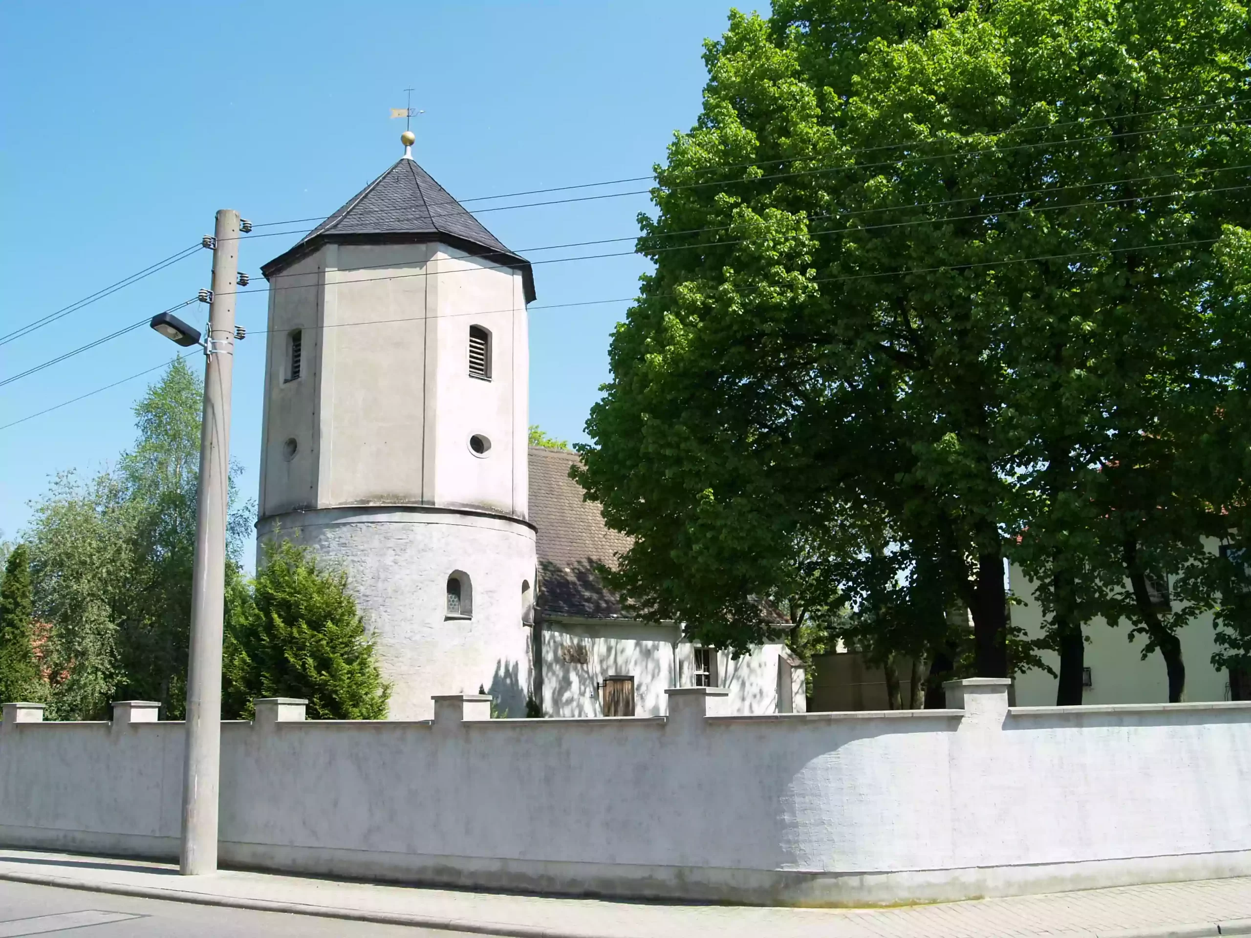 Kirche auf dem Friedhof Knautnaundorf