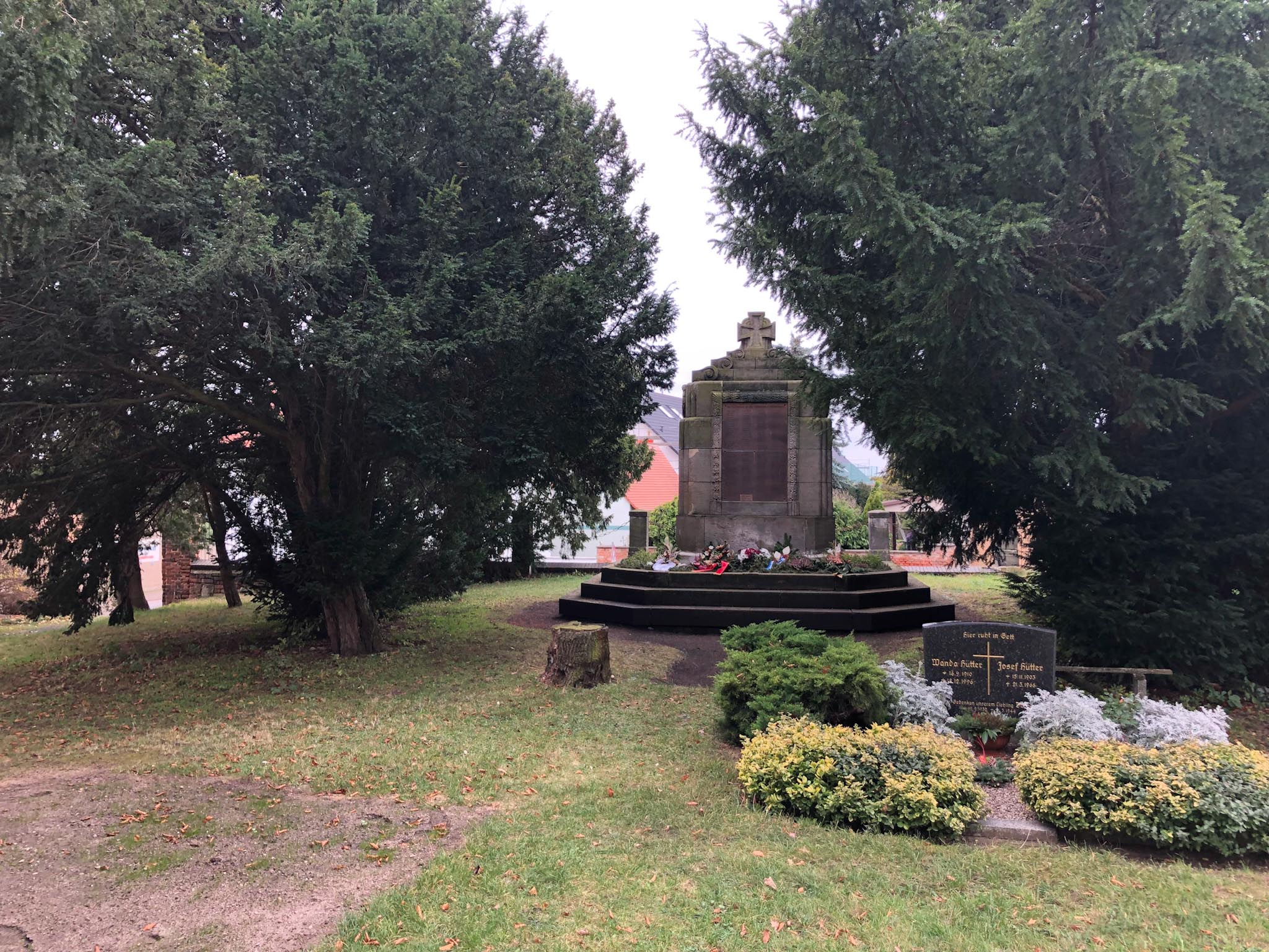 Denkmal auf dem Friedhof in Krostitz
