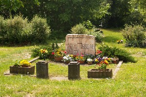 Grab auf dem Friedhof Lützschena