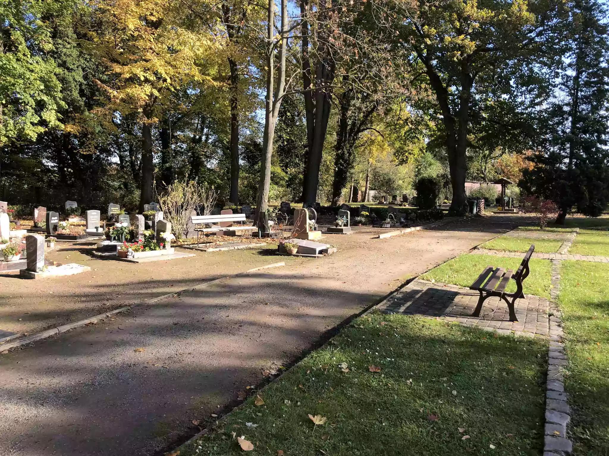 Gräber auf dem Friedhof Lützen