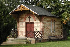 Trauerhalle auf dem Friedhof Nischwitz