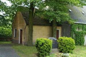 Trauerhalle auf dem Friedhof Polenz
