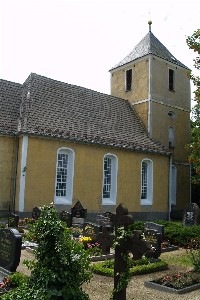 Kirche auf dem Friedhof Polenz