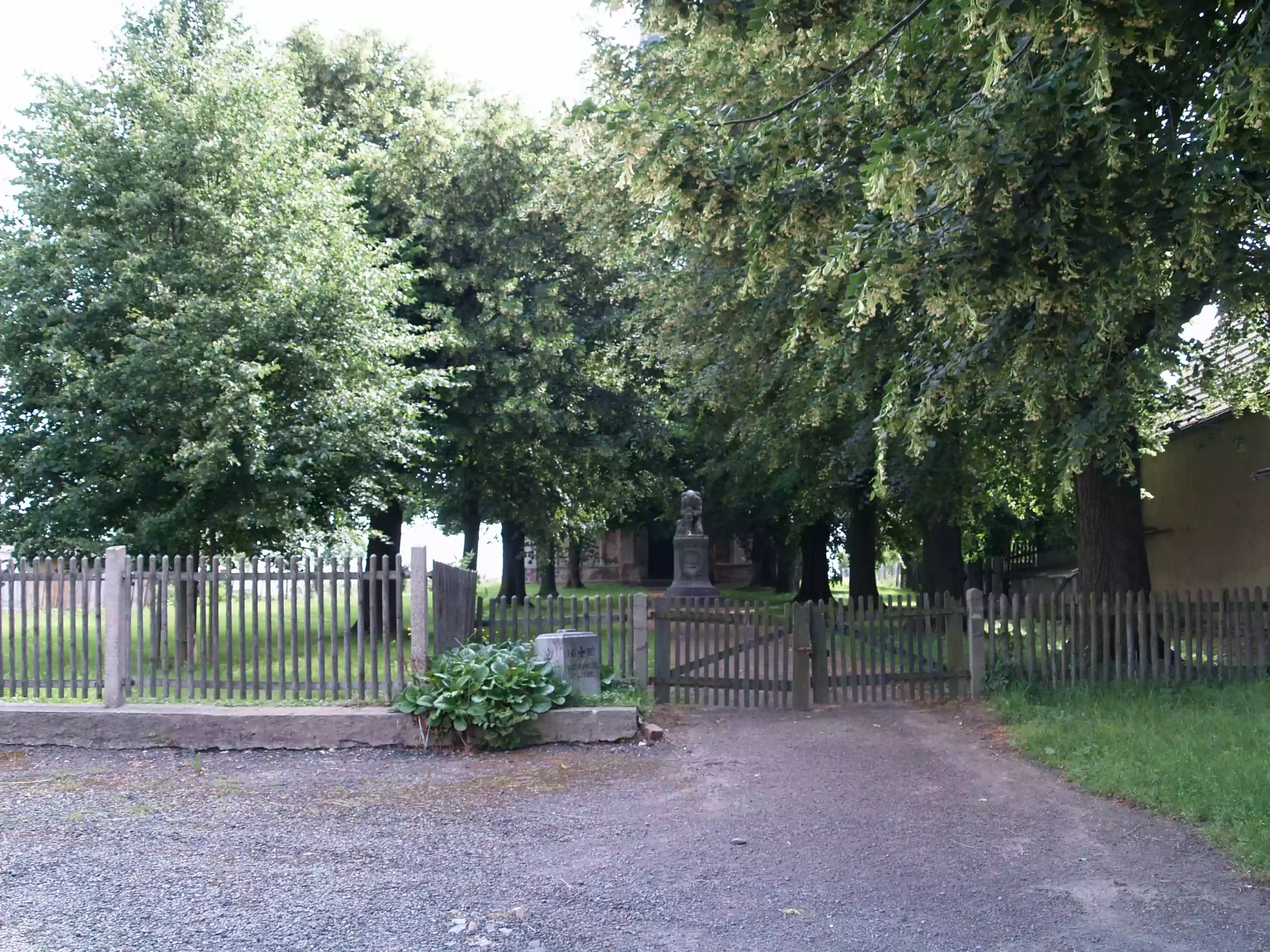 Eingang zum Friedhof Ragewitz