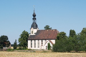 Kirche auf dem Friedhof Schönbach