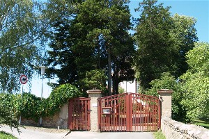 Eingang zum Friedhof Schönbach