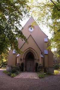 Kirche auf dem Friedhof Schönefeld