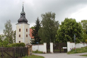 Kirche auf dem Friedhof Seifertshain