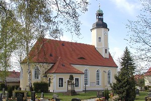 Kirche auf dem Friedhof Störmtal