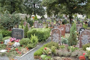 Gräber auf dem Friedhof Taucha