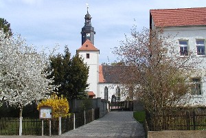 Kirche auf dem Friedhof Threna