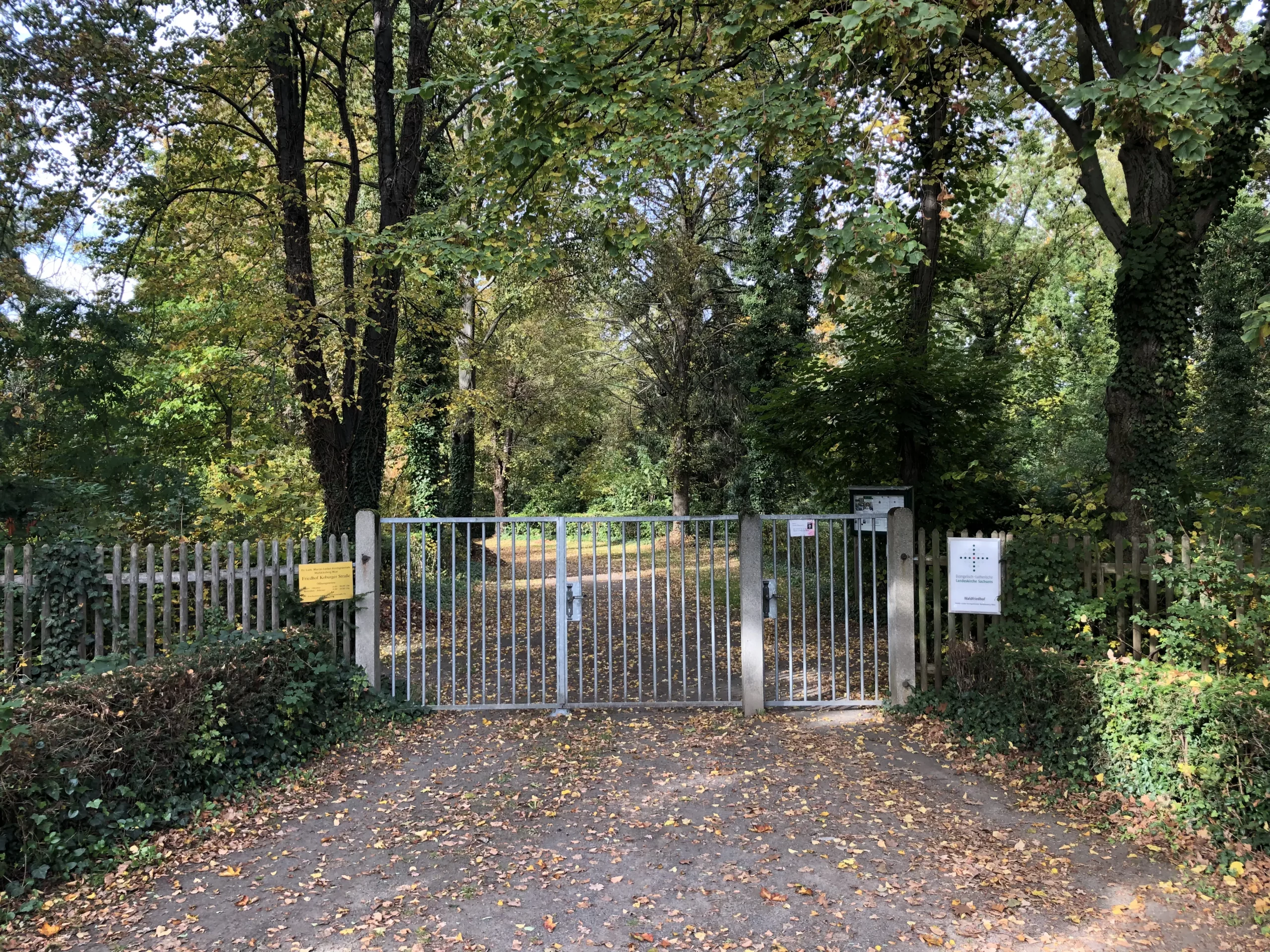Eingang zum Waldfriedhof Markkleeberg