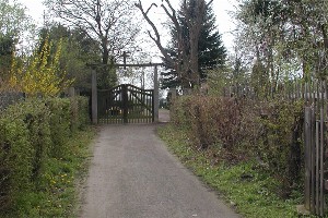 Eingang zum Friedhof Zweenfurth